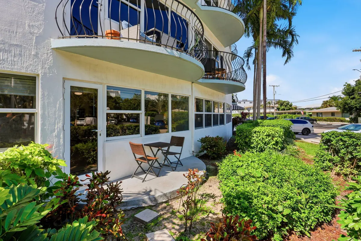 25-web-or-mls-026_0E2A1777 at 3250 NE 28TH Street 104, Fort Lauderdale