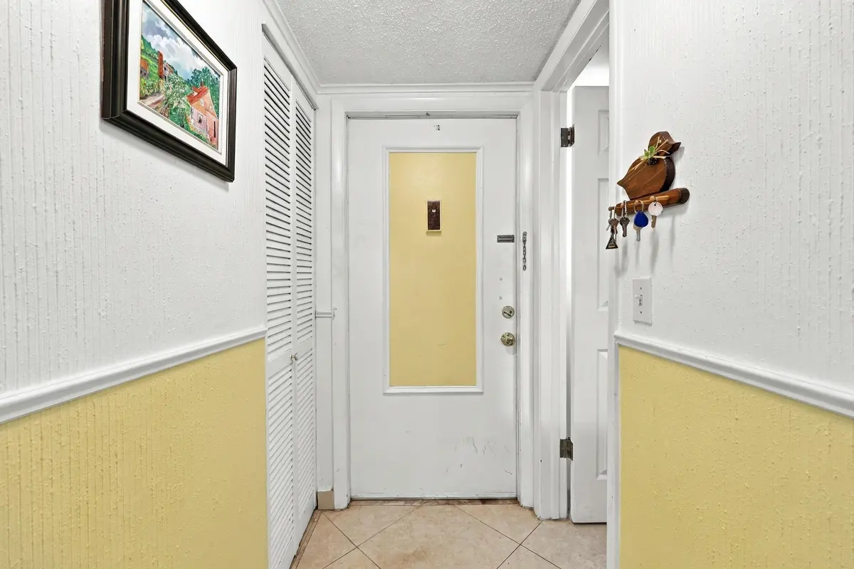 2_453a1575 at 3940 NW 42ND Avenue 313, Lauderdale Lakes