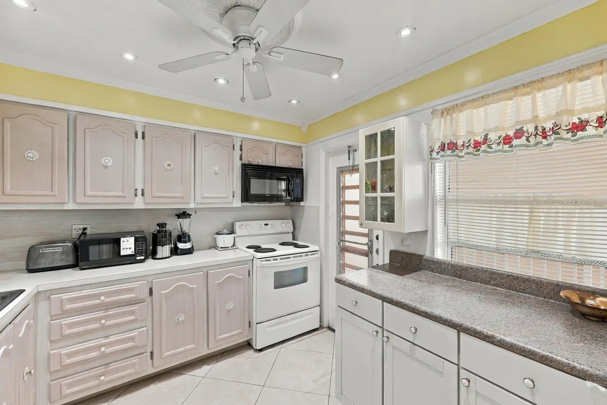 9_453a1680 at 3940 NW 42ND Avenue 313, Lauderdale Lakes