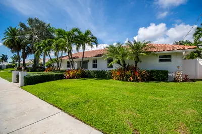 1123 SE 14th Avenue, Deerfield Beach – Single Family Residence for sale