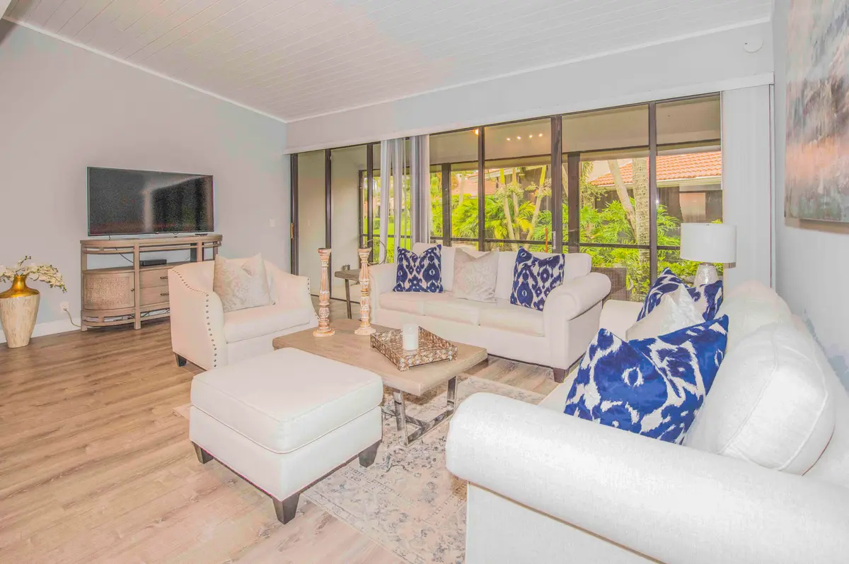 Living area at 129 OLD MEADOW Way, Palm Beach Gardens