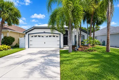 713 NW Waterlily Place, Jensen Beach – Single Family Residence for rent