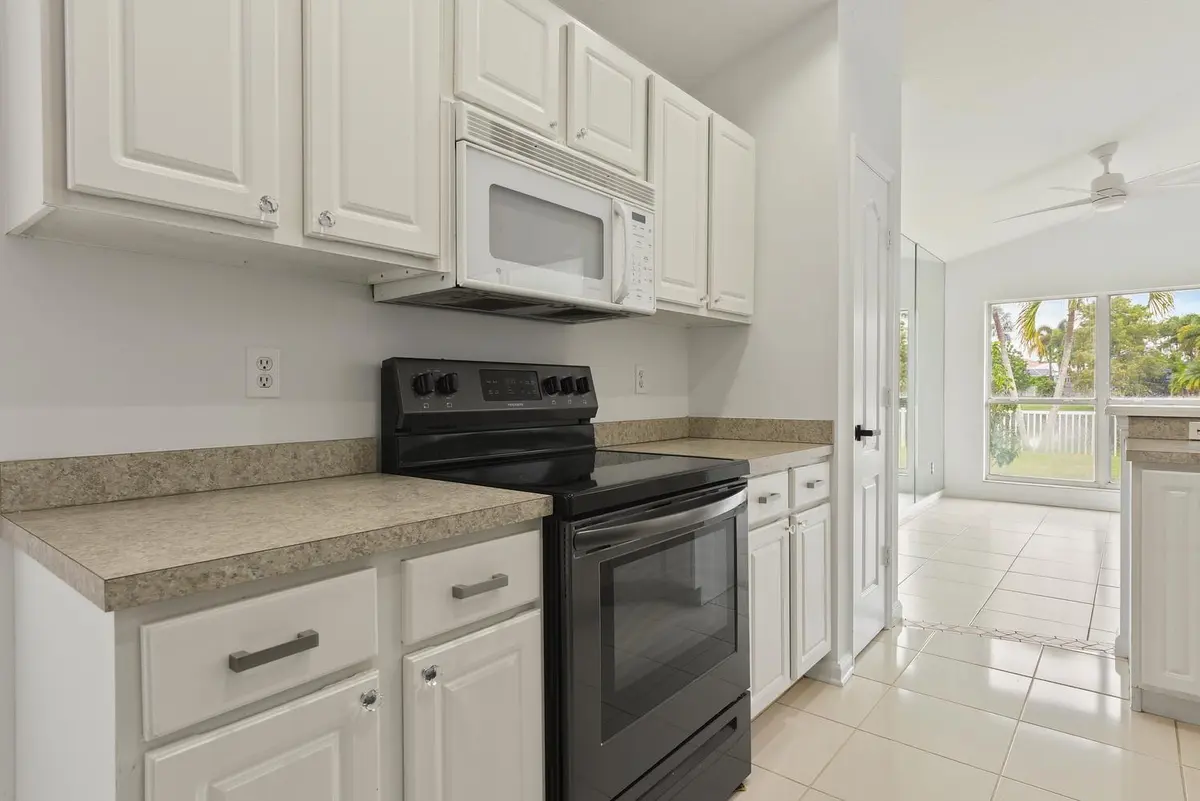 012-023-713 NW Waterlily Pl-1499x1000 at 713 NW Waterlily Place, Jensen Beach