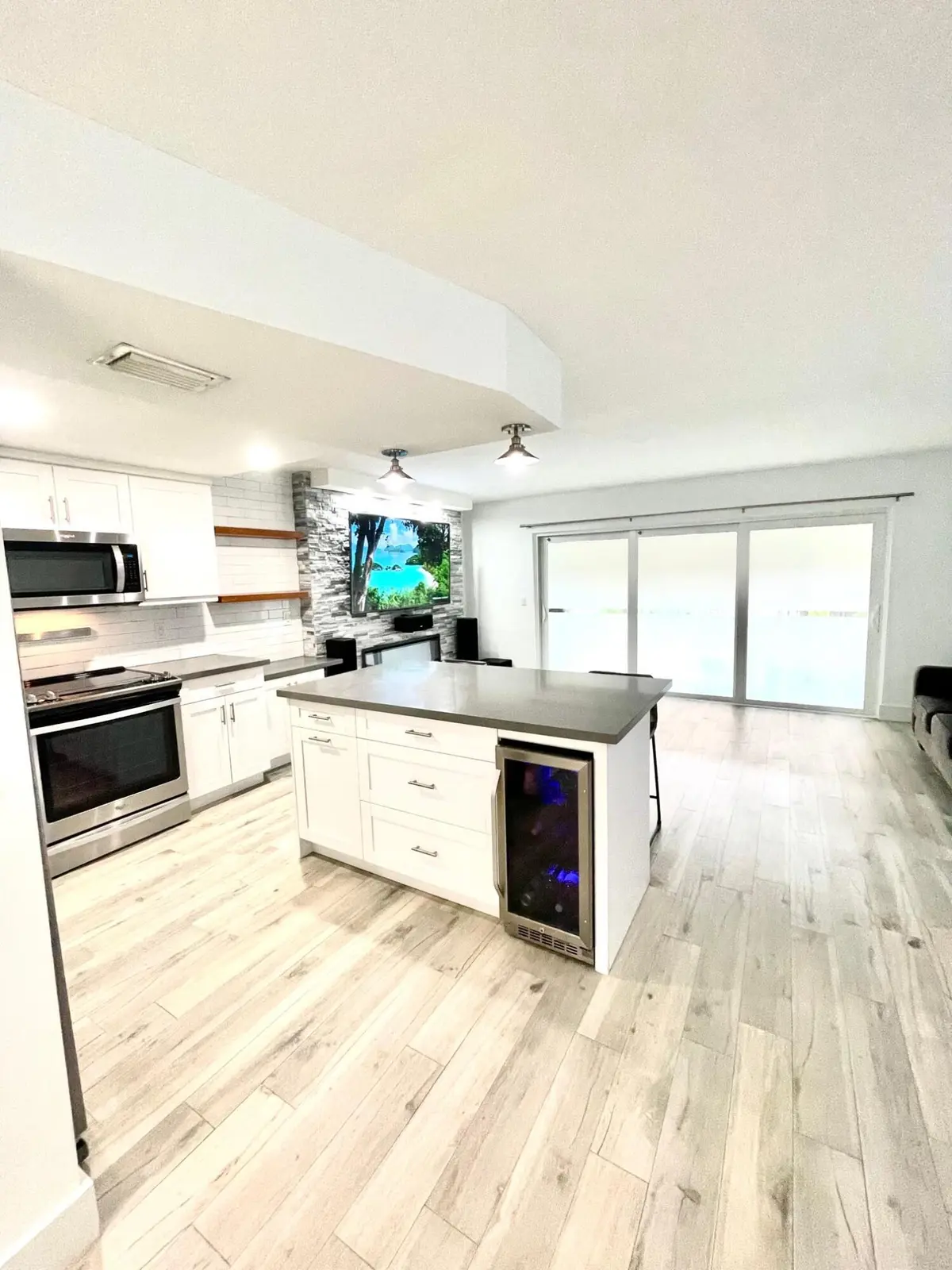 Kitchen view at 342 Southwind Drive 123, North Palm Beach