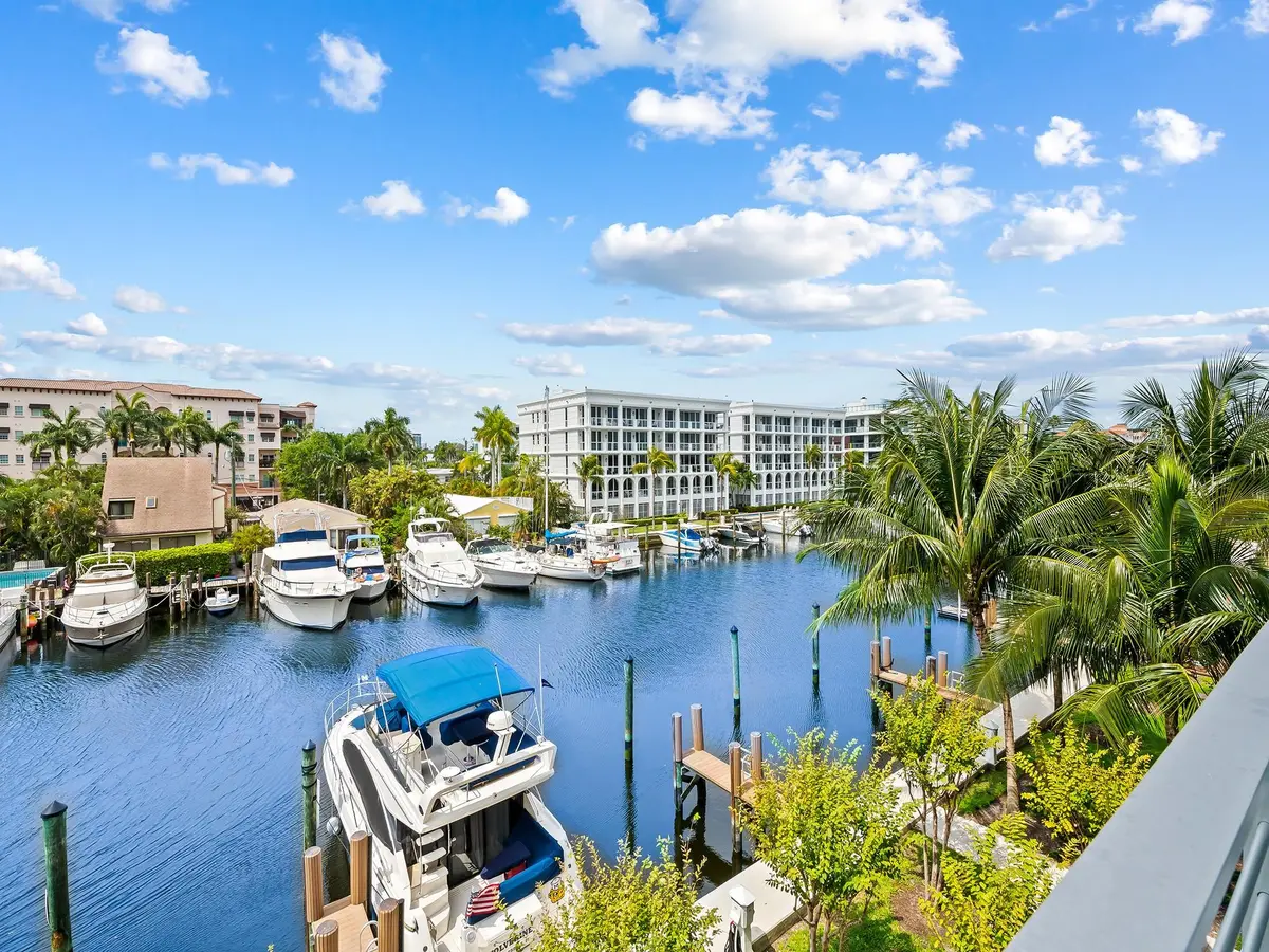 Photo 2 at 21 Isle Of Venice Drive, Fort Lauderdale