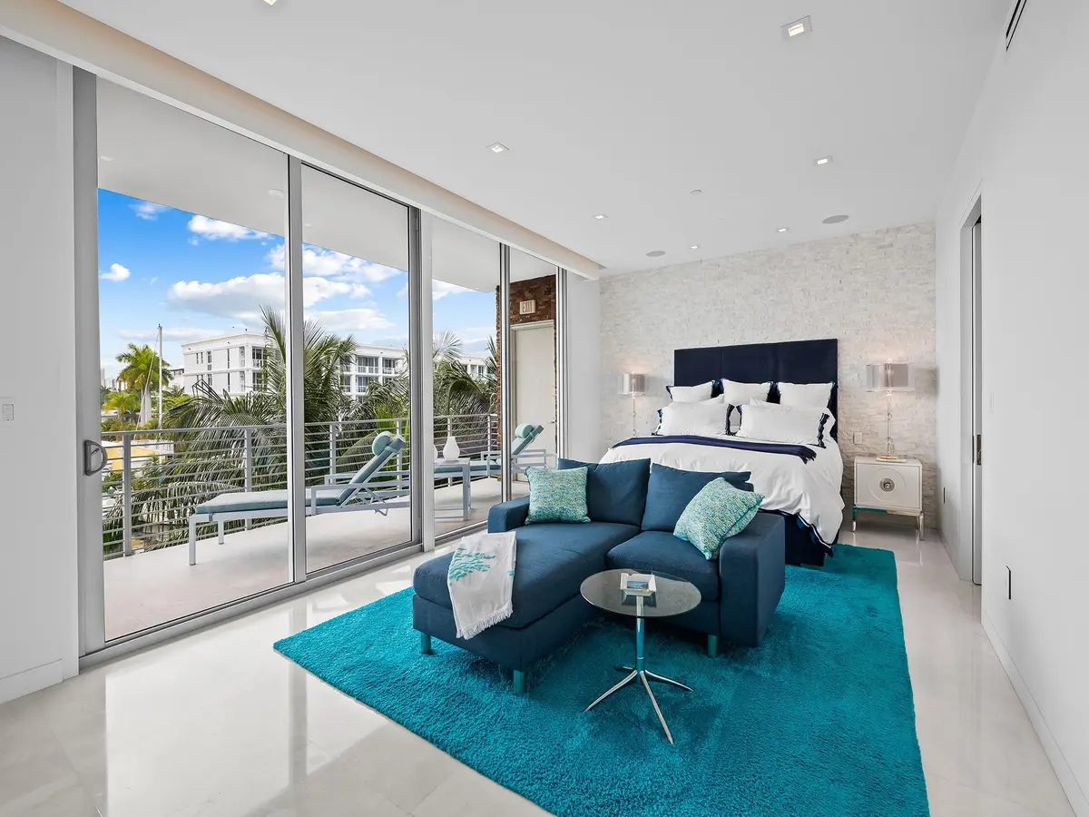 Photo 5 at 21 Isle Of Venice Drive, Fort Lauderdale