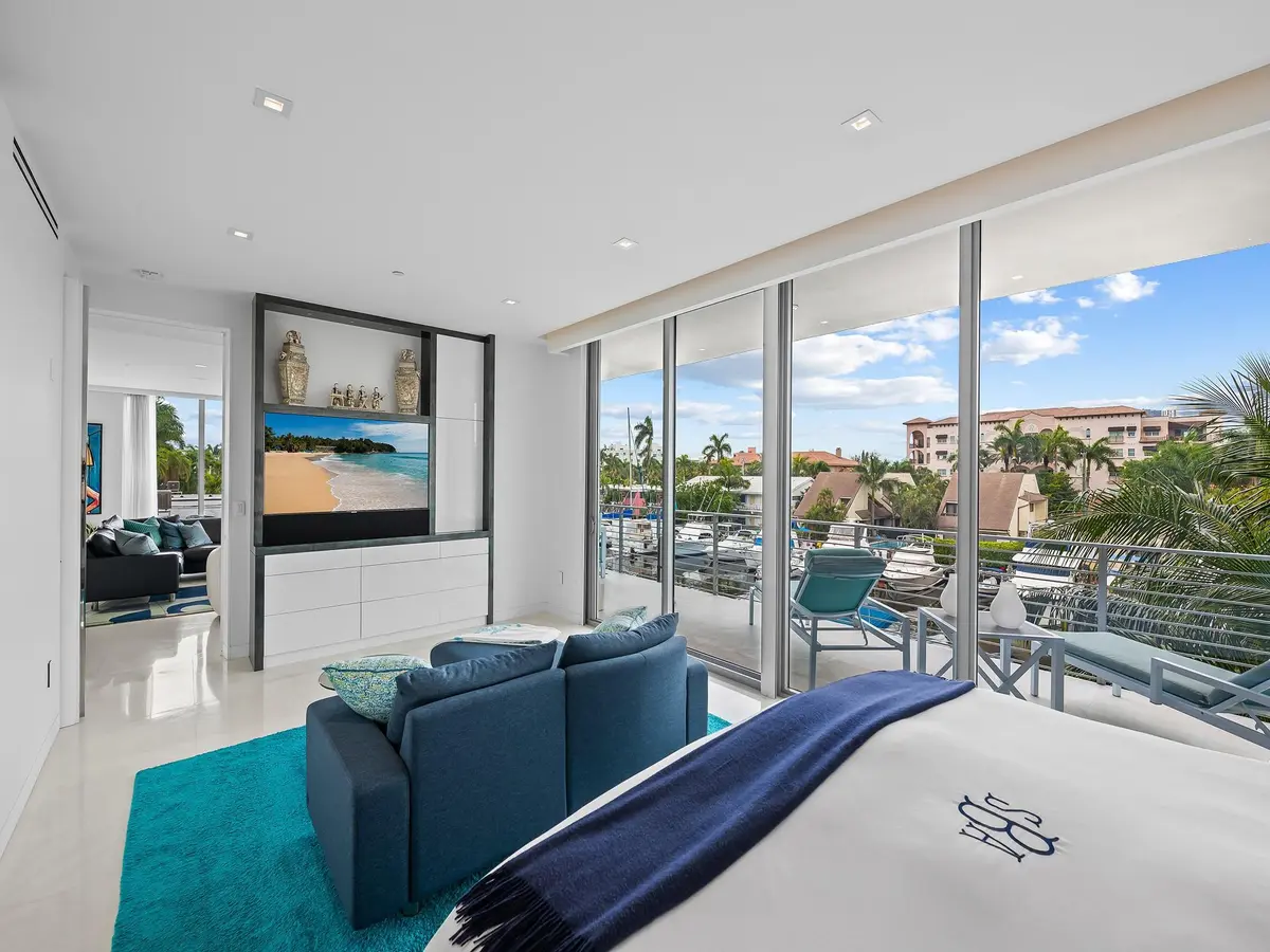 Photo 6 at 21 Isle Of Venice Drive, Fort Lauderdale