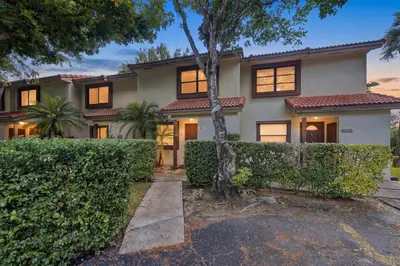 4153 Coral Springs Drive, Coral Springs – Townhouse for sale