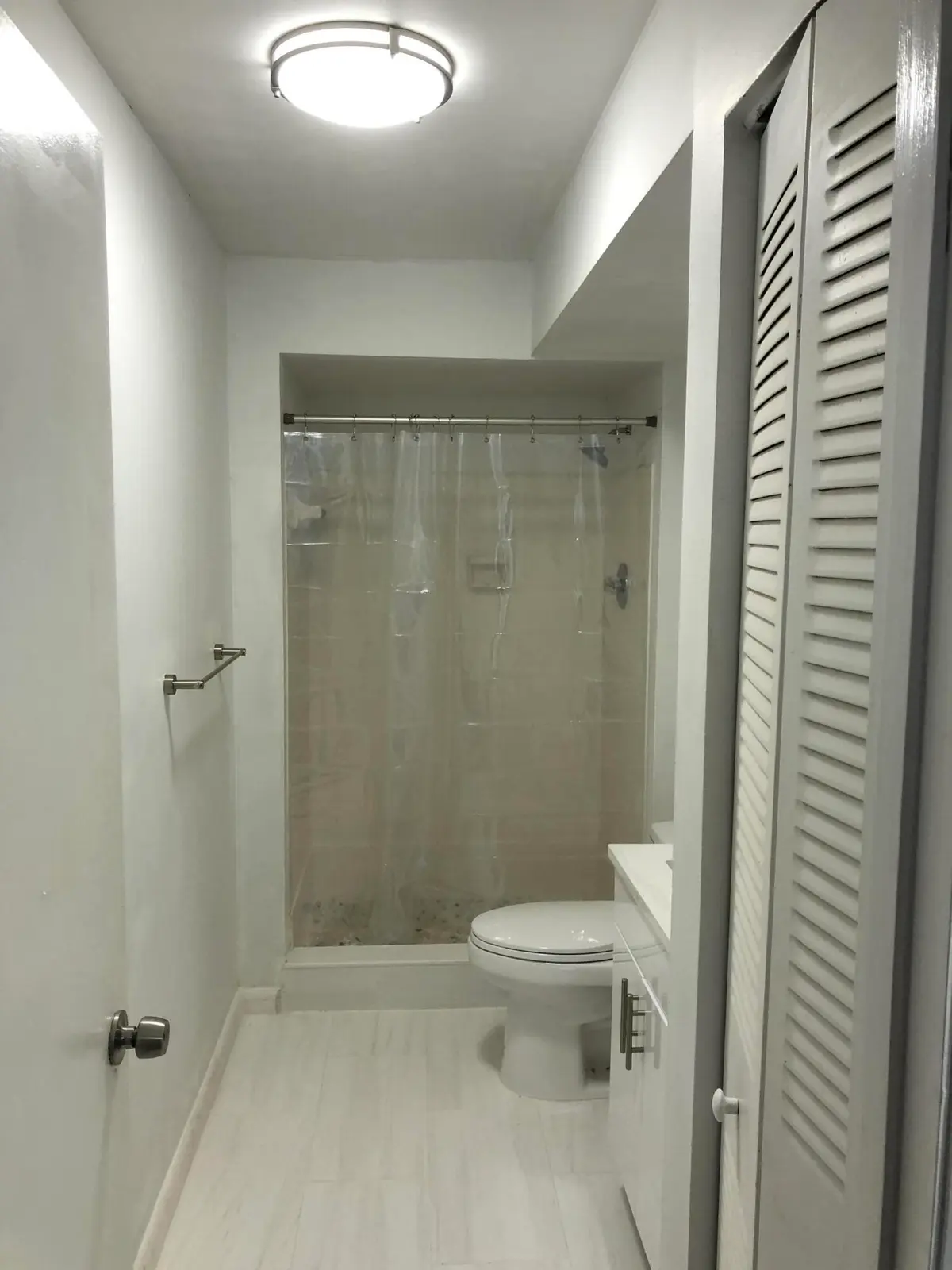 Bath 1 at 480 NW 20TH Street 2140, Boca Raton