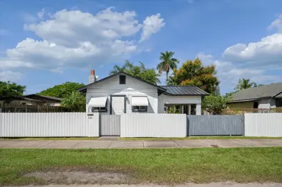 630 NW 6 Avenue, Homestead – Single Family Residence for sale