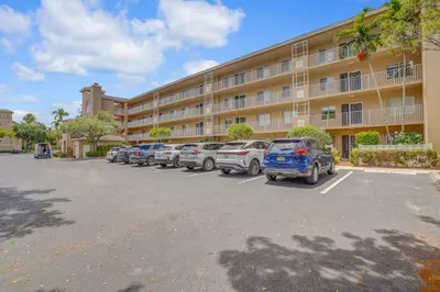 5874 CRYSTAL SHORES Drive 308, Boynton Beach – Condominium for sale