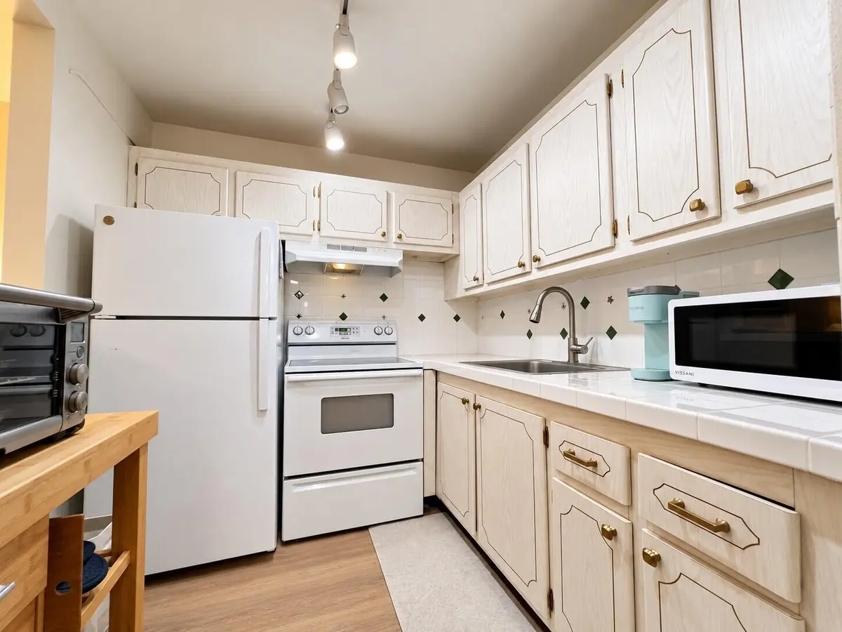 Kitchen at 158 CHATHAM H, West Palm Beach
