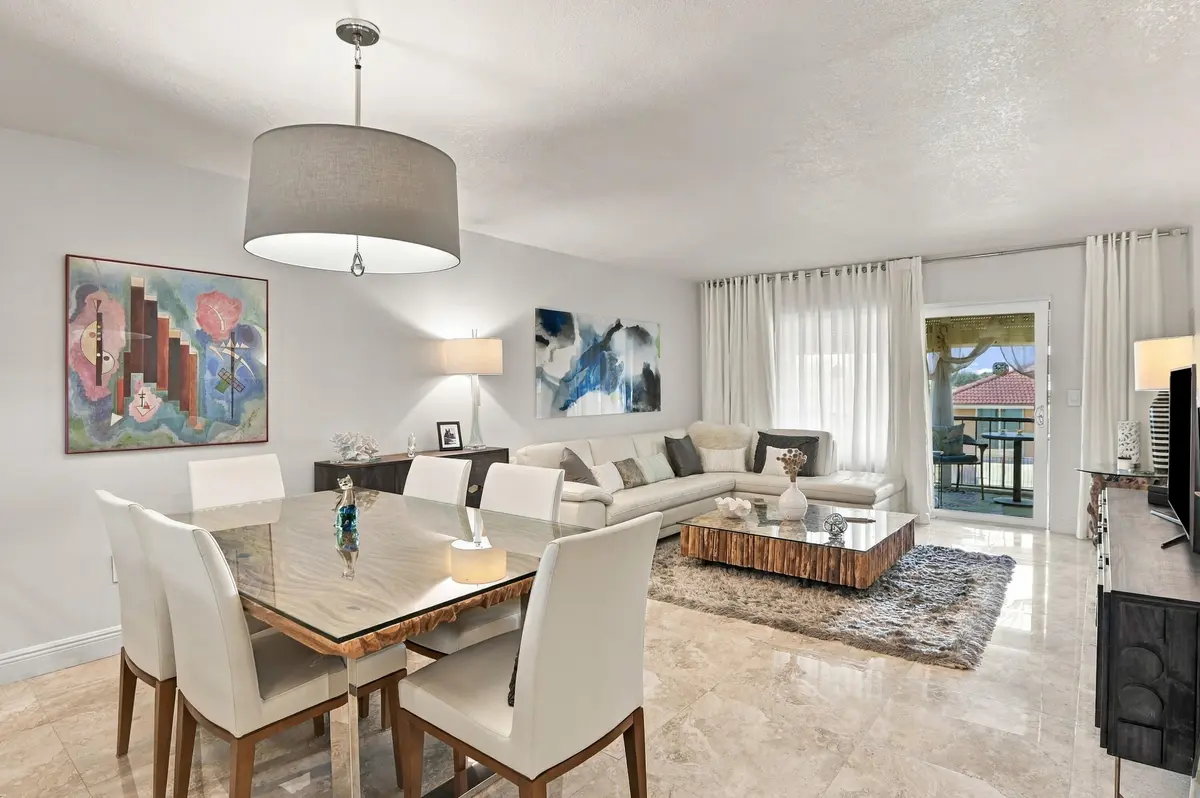 08_dsc_0320_with_tv at 4629 Poinciana Street 306, Lauderdale-By-The-Sea