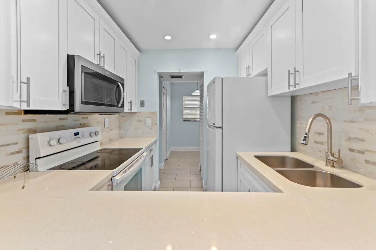 10 Kitchen 02 at 1021 Mockingbird Lane 415, Plantation