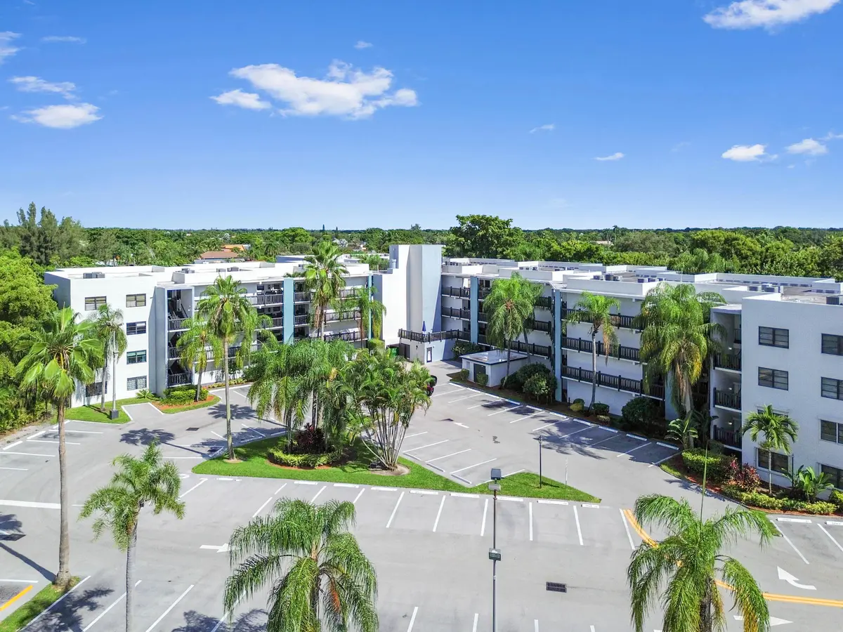 25 drone 01 at 1021 Mockingbird Lane 415, Plantation