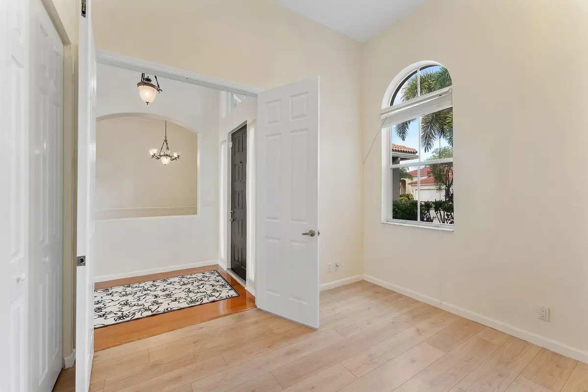 Guest Room at 6929 Finamore Circle, Lake Worth