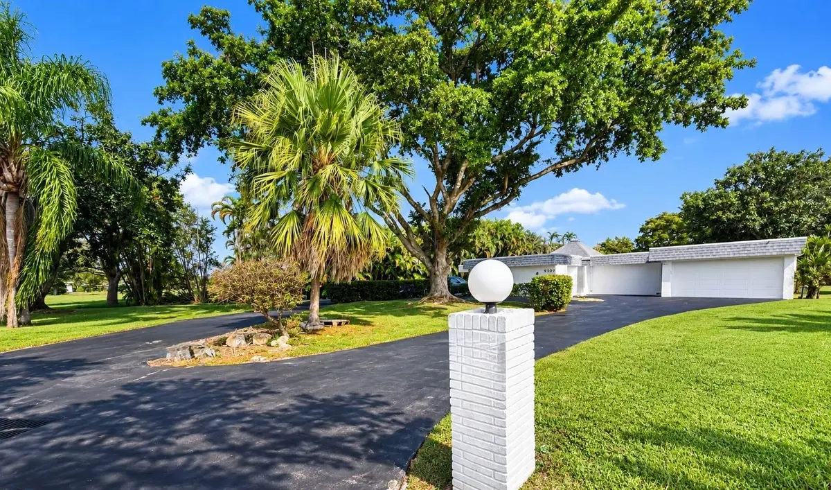 fachada at 5707 WHITE HICKORY Circle, Tamarac