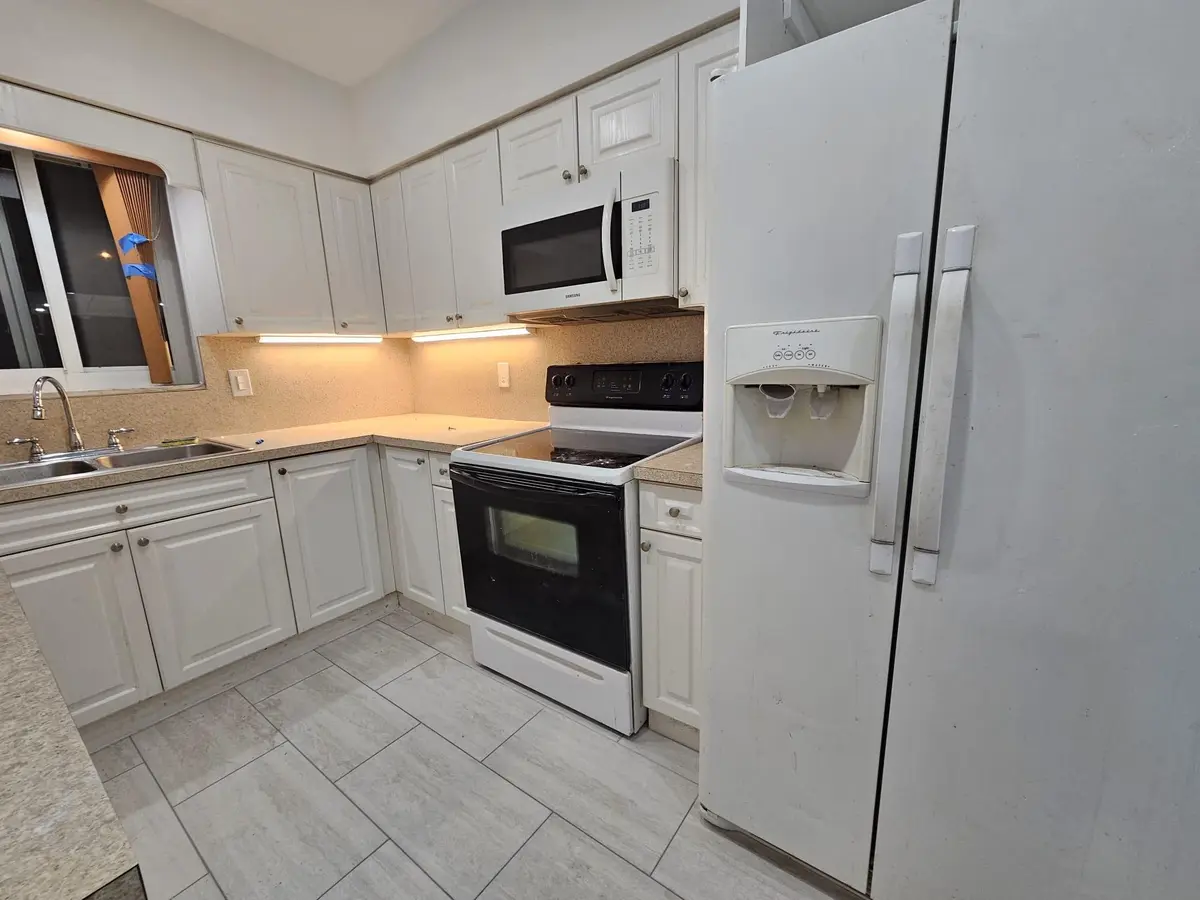 91b4ca76-ba26-474c-8a80-301f85394234 at 2040 SW 41st Avenue #3, Fort Lauderdale