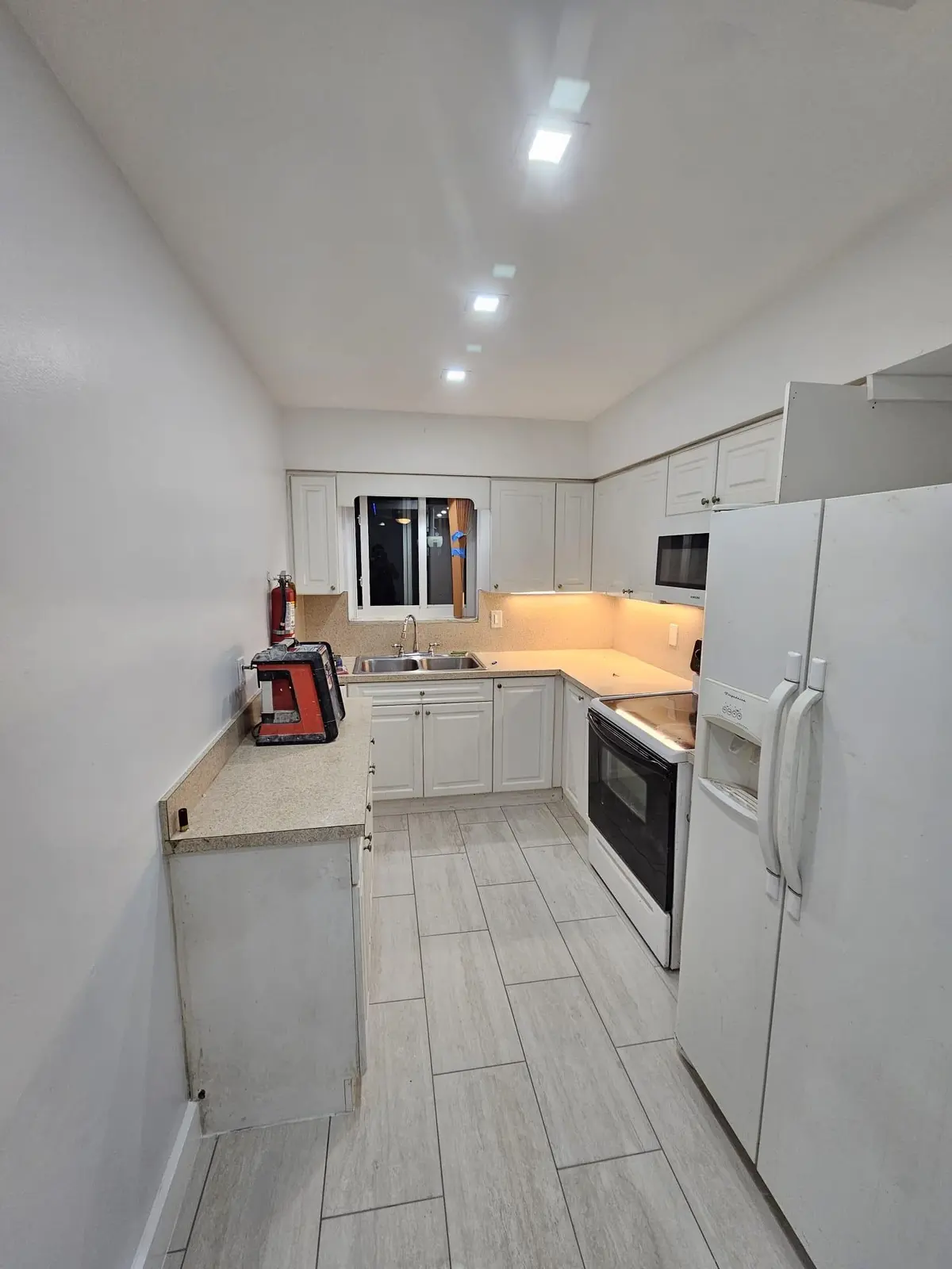 ebb78266-3456-463e-9f7a-a4aedeea9c6f at 2040 SW 41st Avenue #3, Fort Lauderdale