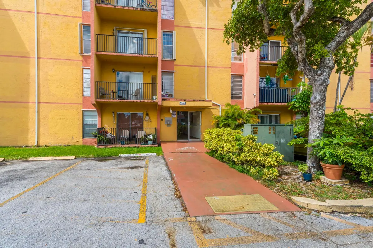4707 NW 7th Street 110-8, Miami, FL – photo 1