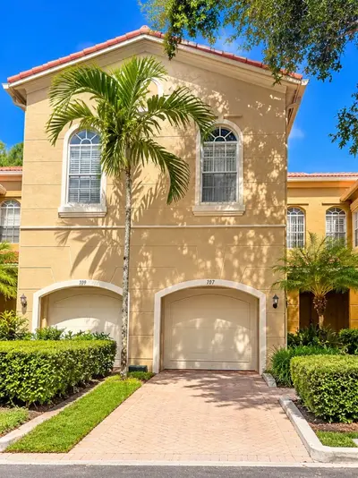 4991 Bonsai Circle Apt 107, West Palm Beach – Townhouse for sale