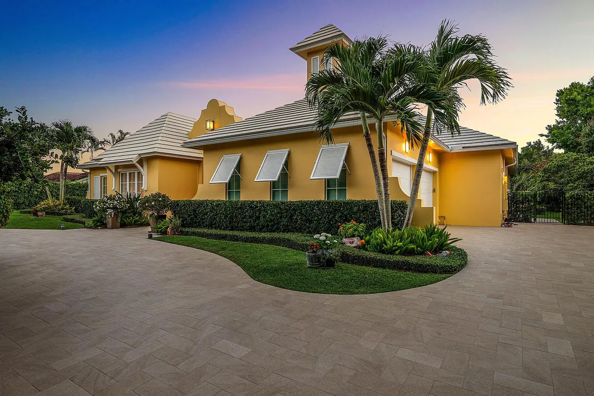 Front elevation at 10329 Prestwick Road, Boynton Beach