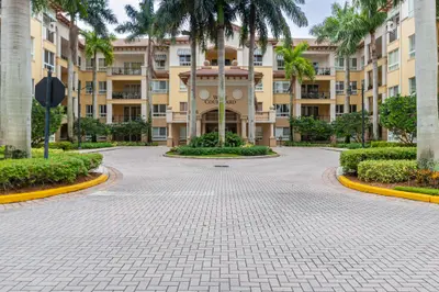 16101 EMERALD ESTATES Drive 146, Weston – Condominium for rent
