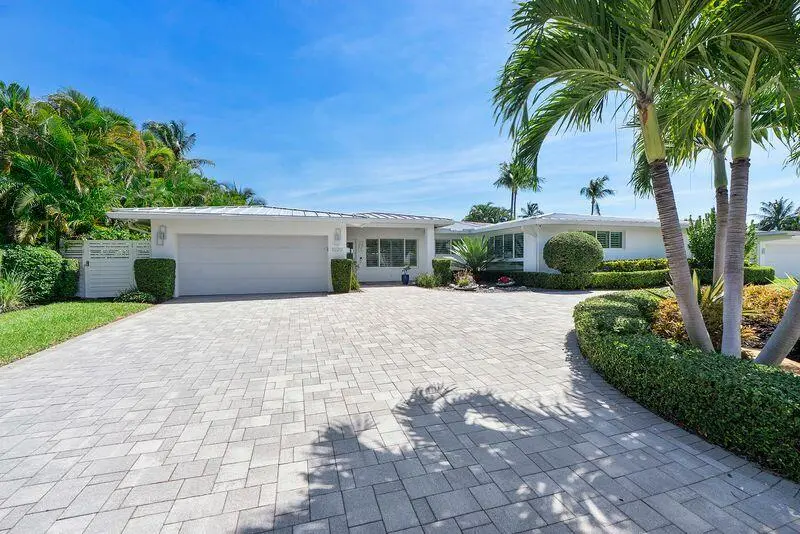 29Im8zxt6Q at 1020 SE 12th Terrace, Deerfield Beach