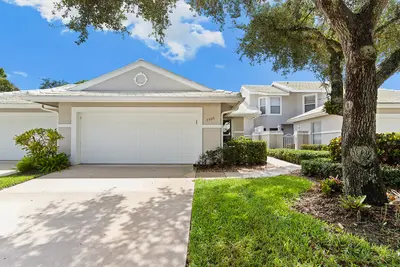 2380 SW Foxpoint Way, Palm City – Villa for sale