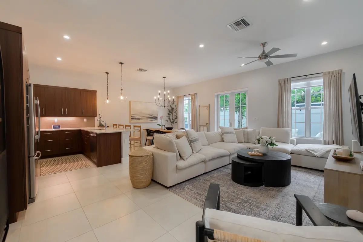 10ft Ceilings at 918 St George Boulevard, Delray Beach