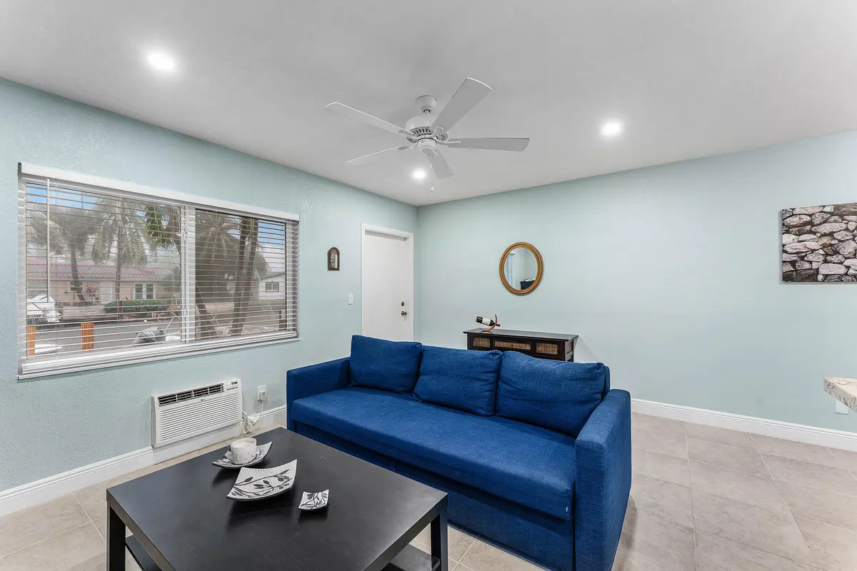 IMG_4698 at 301 E MCNAB Road 113, Pompano Beach