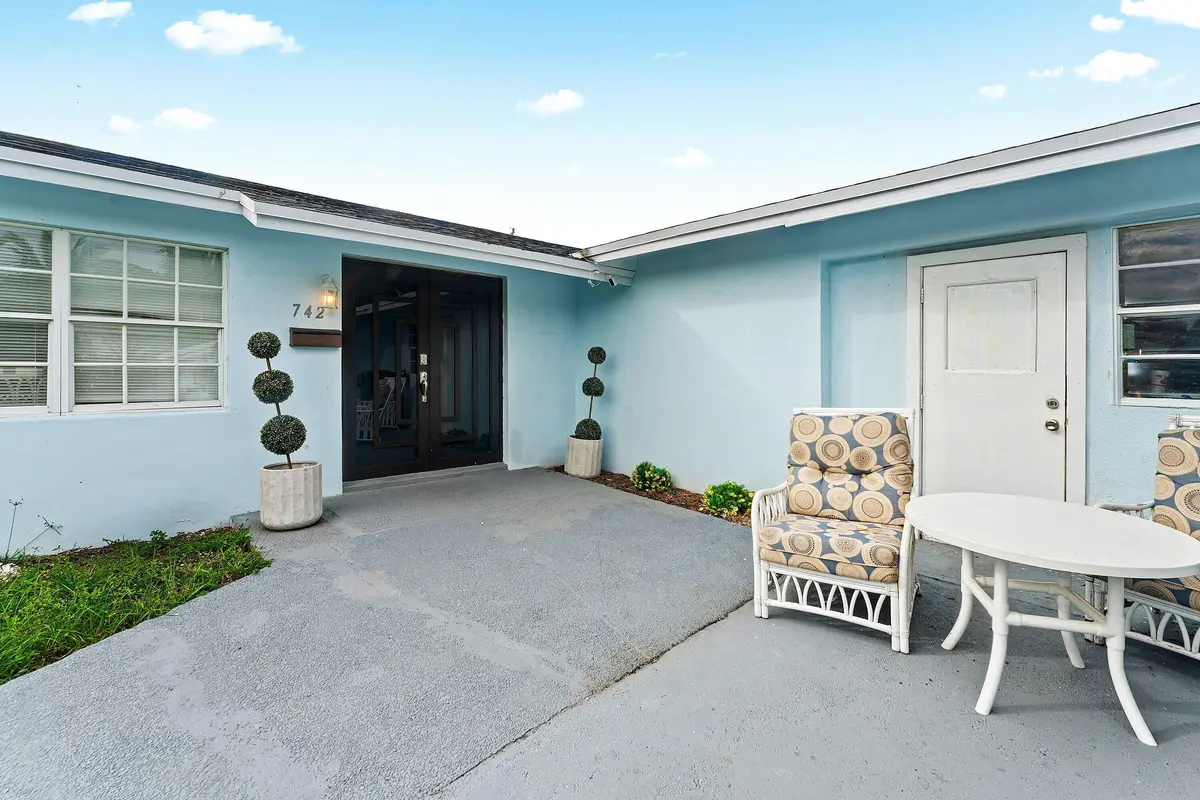 002-742LaurelDrive-WestPalmBeach-FL-3340 at 742 Laurel Drive, West Palm Beach