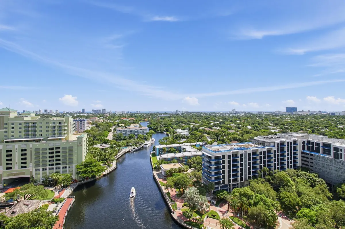 Looks right down the New River at 411 N New River Drive 1903, Fort Lauderdale