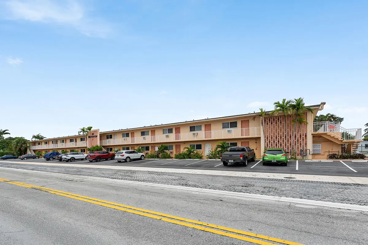 IMG_4705 at 301 E MCNAB Road 113, Pompano Beach