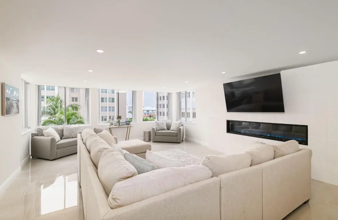 Living room at 2000 S OCEAN Boulevard 402, Delray Beach
