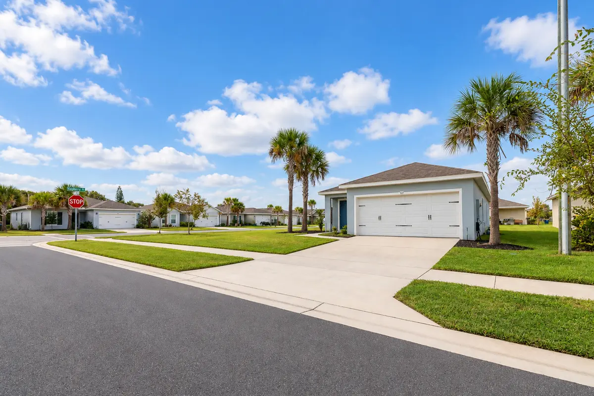 Front of house at 521 Cherimoya Street, Fort Pierce