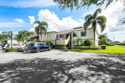 12790 Briarlake Drive 204, Palm Beach Gardens – Condominium for sale
