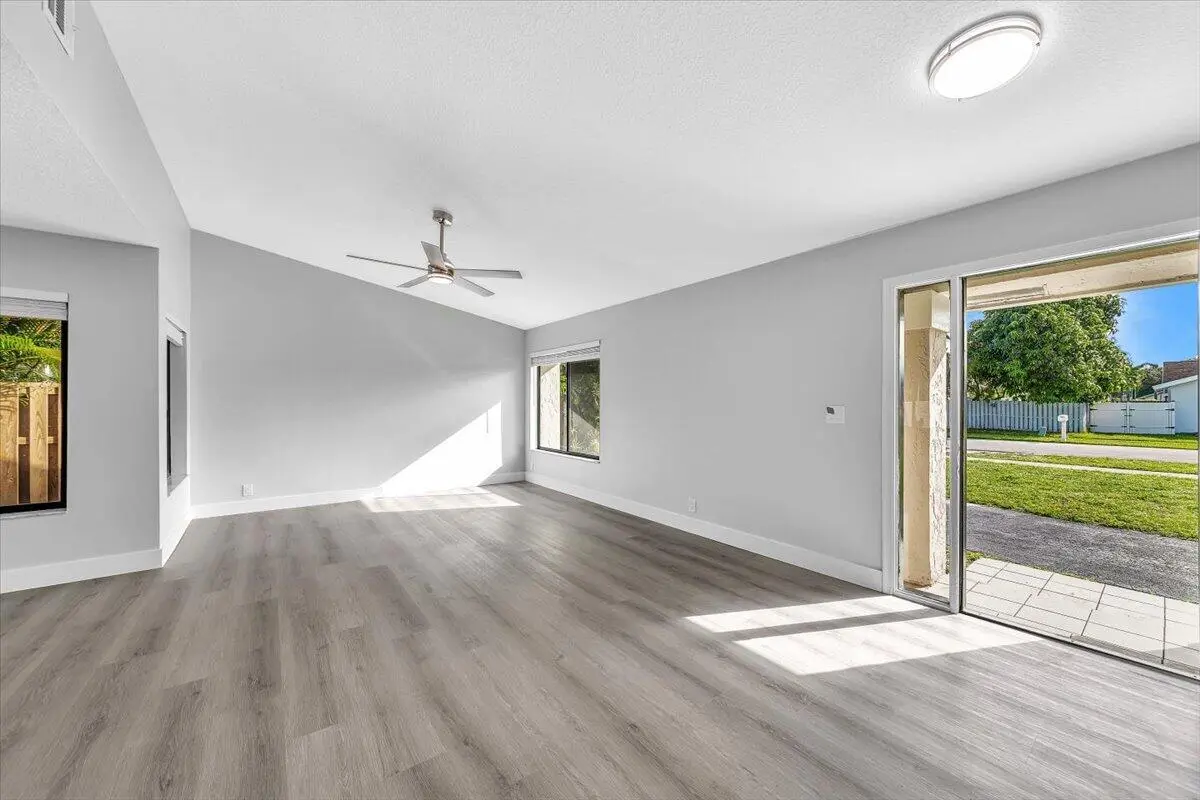 837 SW 56TH Avenue, Margate, FL – photo 4