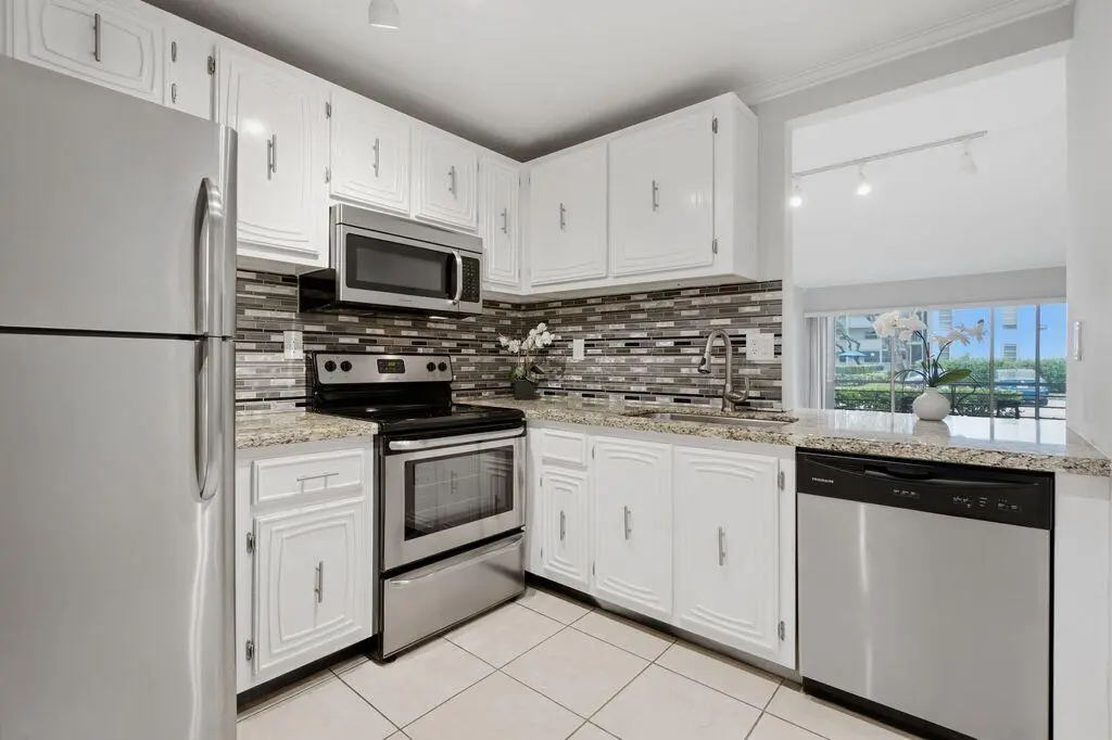 Travis plantation pines kitchen 1 at 485 N PINE ISLAND Road A105, Plantation