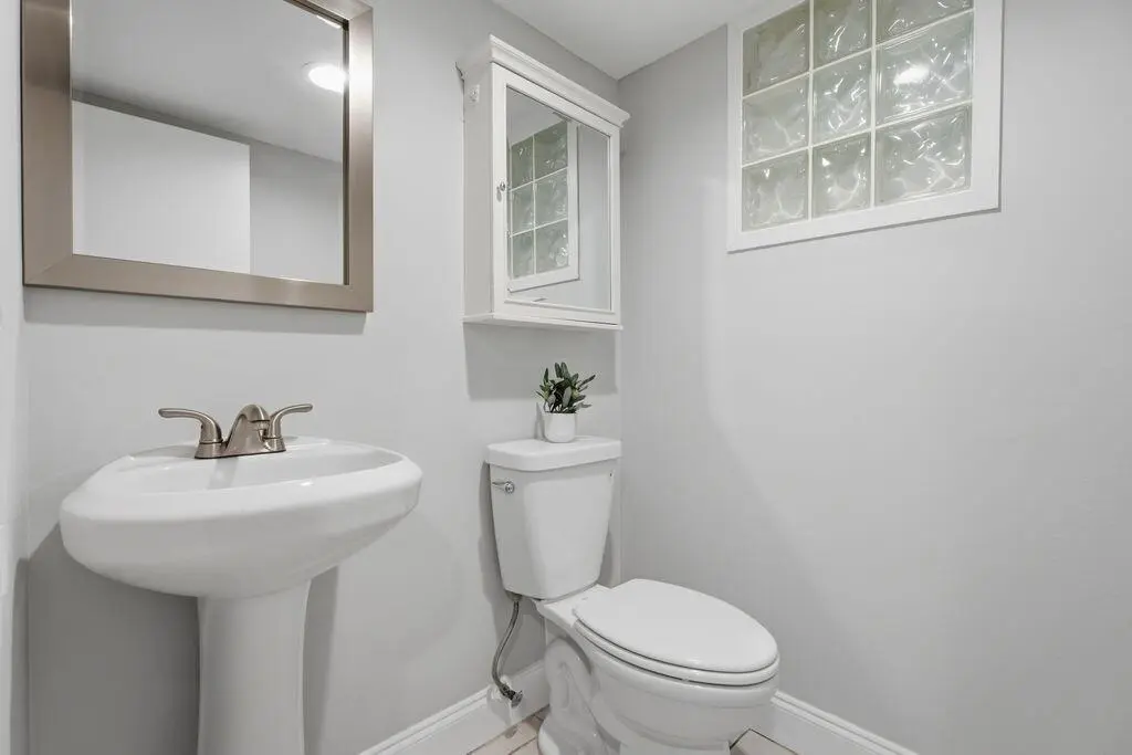 travis guest bath at 485 N PINE ISLAND Road A105, Plantation
