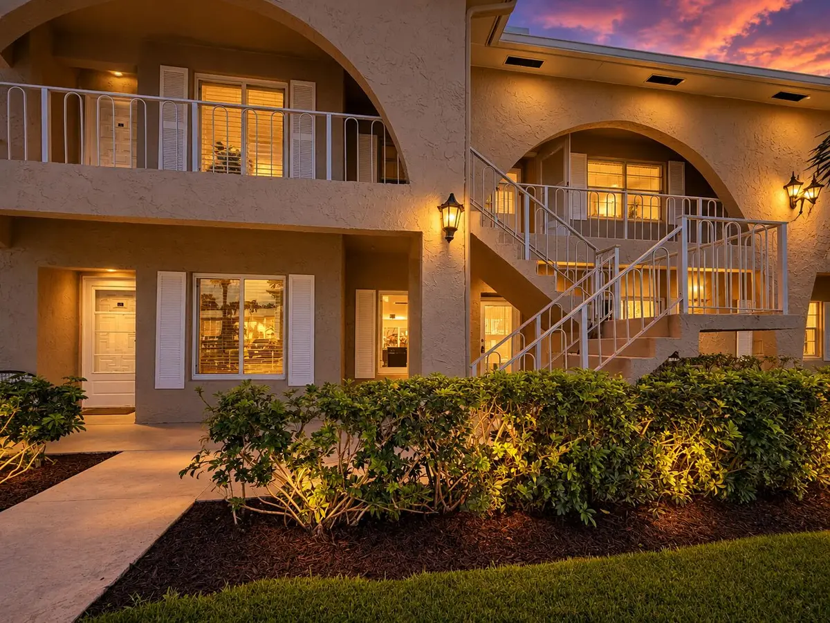 Unit B at 13924 Vía Flora B, Delray Beach