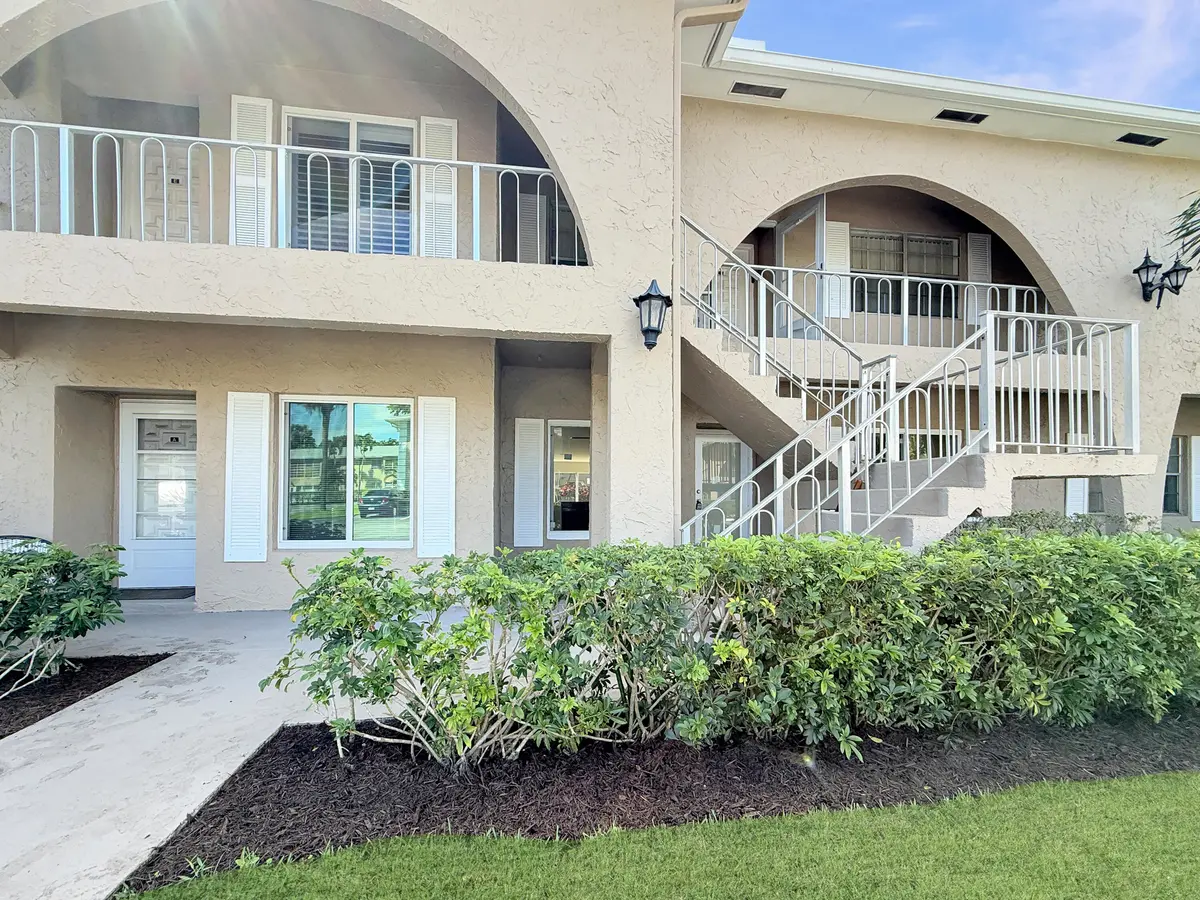 Unit B at 13924 Vía Flora B, Delray Beach