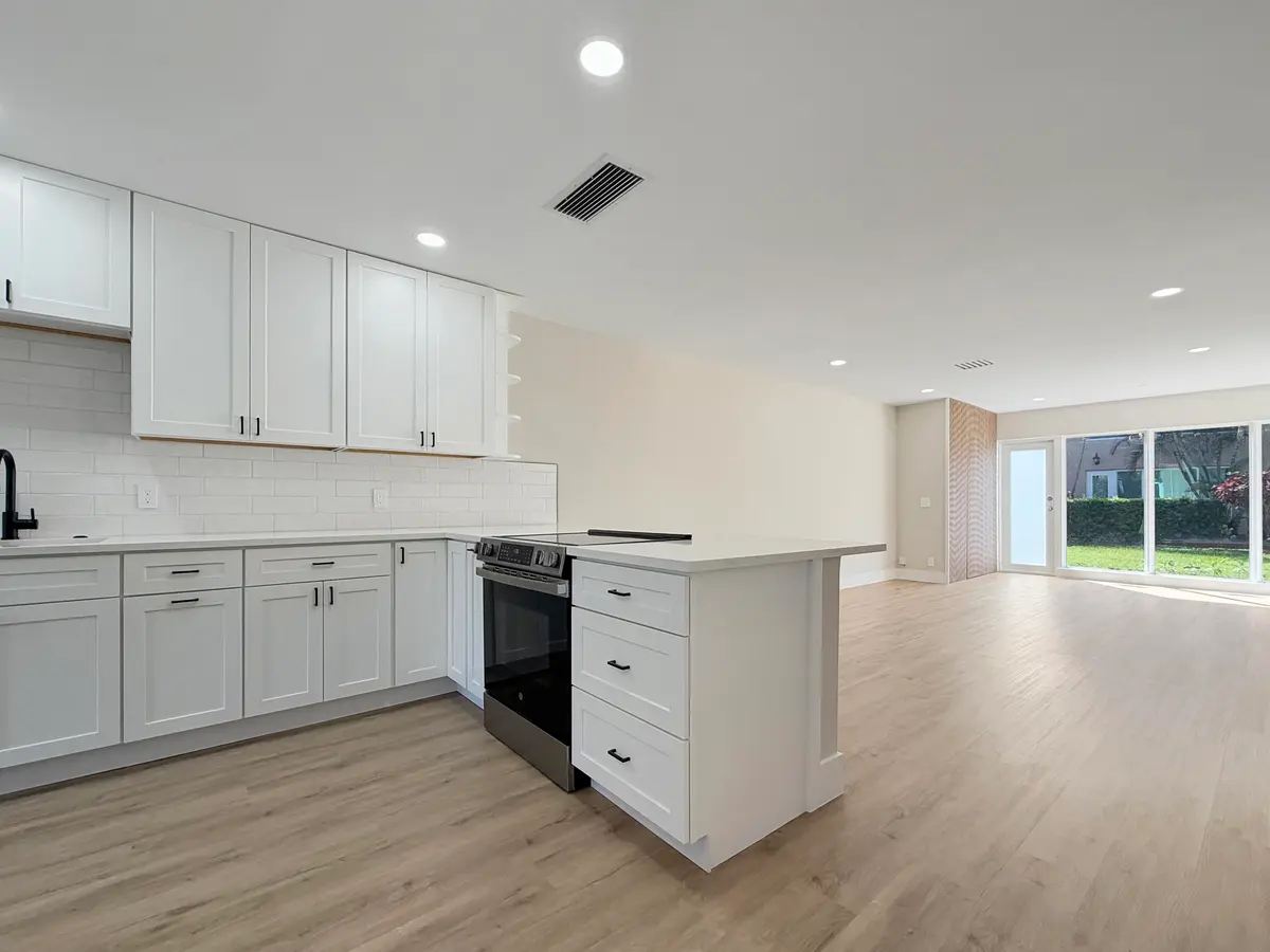Kitchen/living at 13924 Vía Flora B, Delray Beach