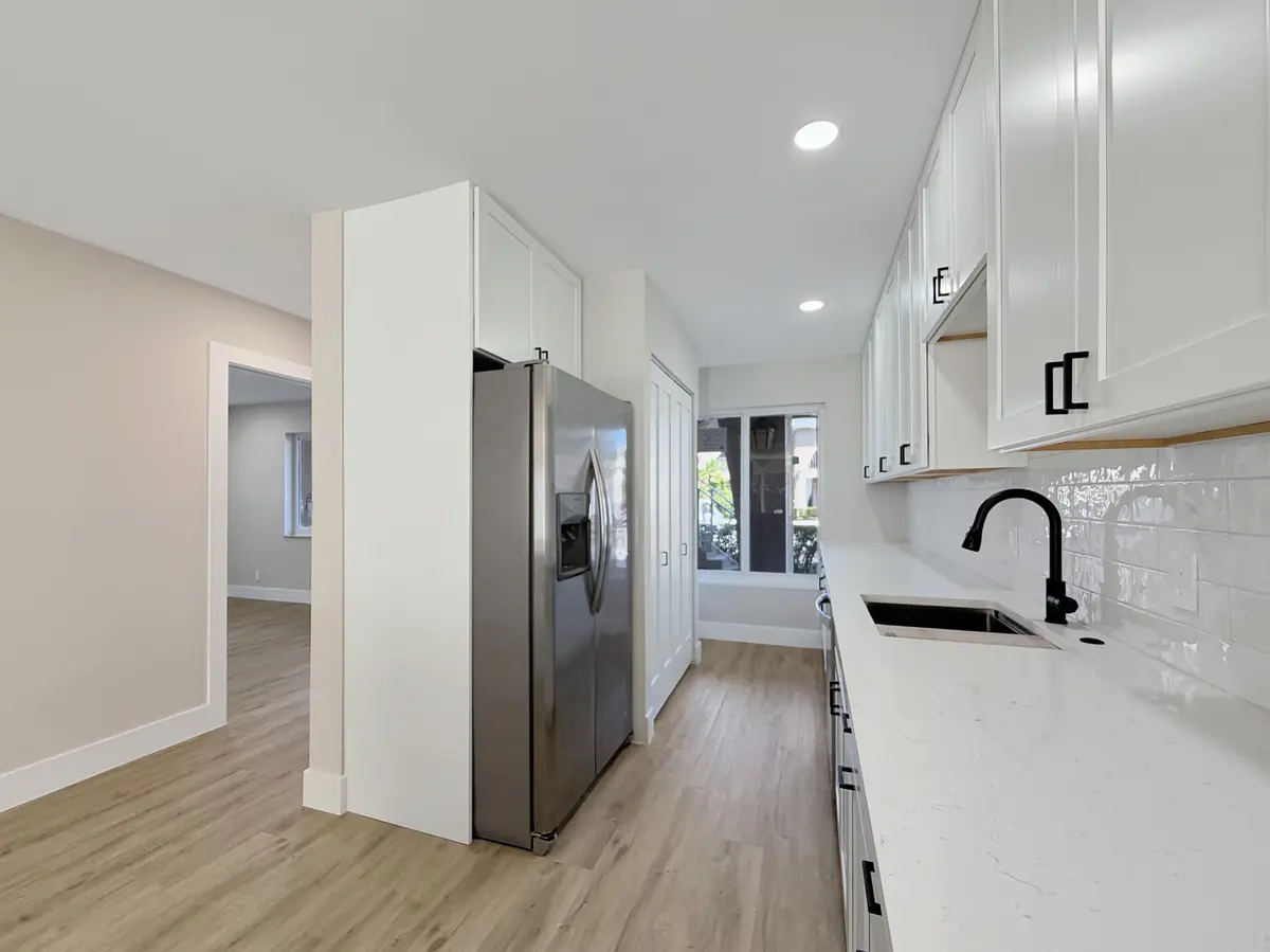 Kitchen/laundry at 13924 Vía Flora B, Delray Beach