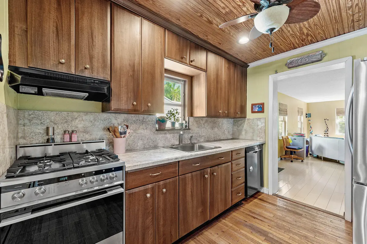 008-806NorthMStreet-LakeWorthBeach-FL-33 at 806 N M Street, Lake Worth Beach