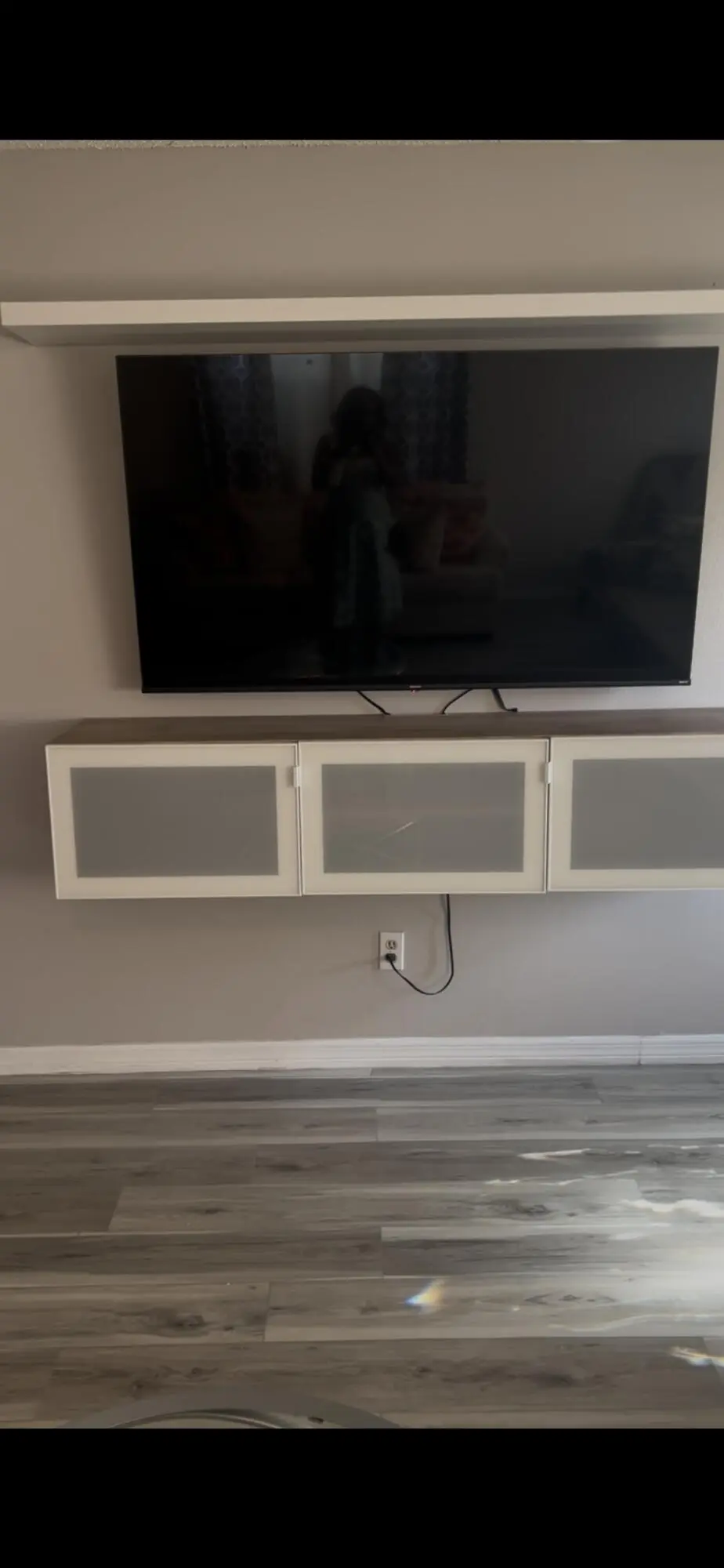 Living Room Large Screen TV at 9225 101ST Avenue, Vero Beach