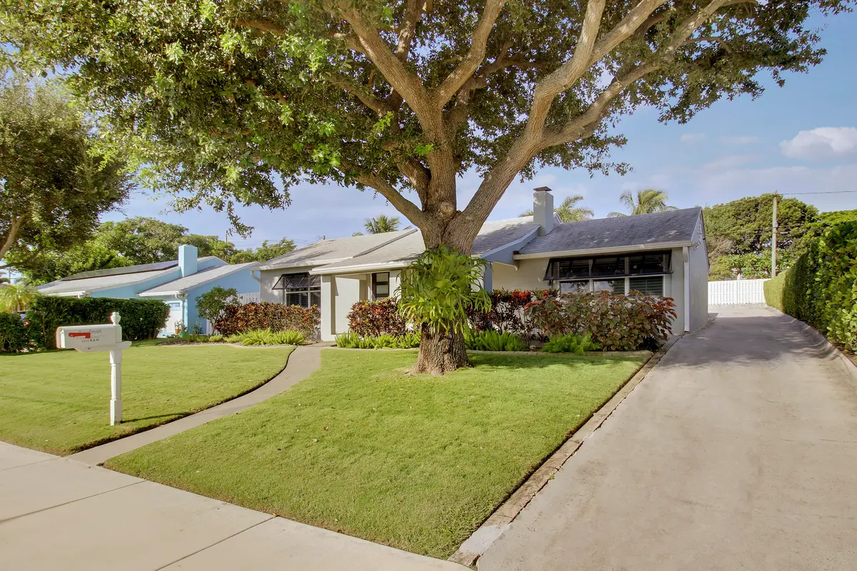 Large Driveway at 1111 N B Street, Lake Worth Beach