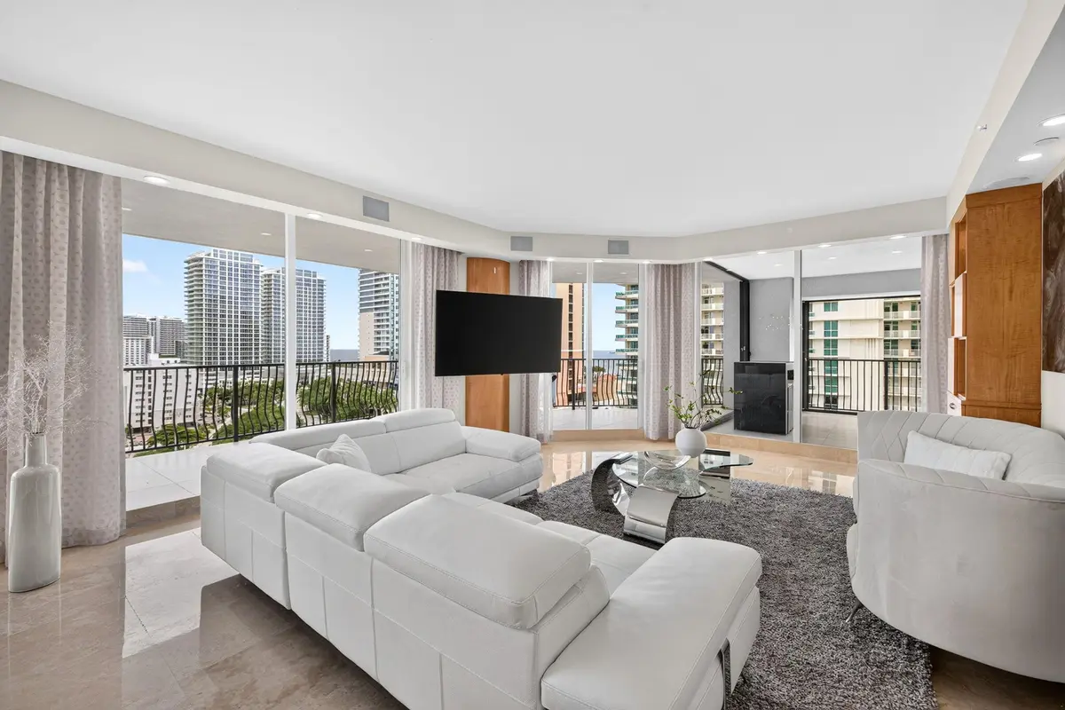 3-web-or-mls-699A7932 at 100 S BIRCH Road 1202C, Fort Lauderdale