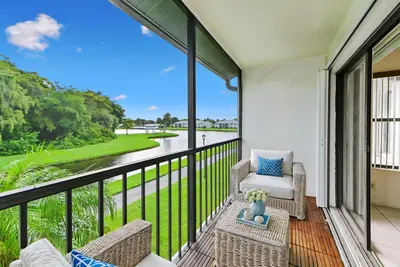 1005 Green Pine Boulevard C2, West Palm Beach – Condominium for sale