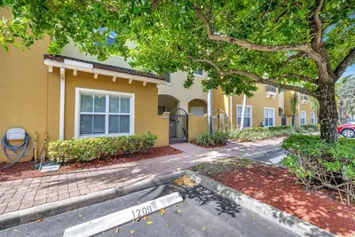 2851 W PROSPECT Road 1209, Tamarac – Townhouse for sale